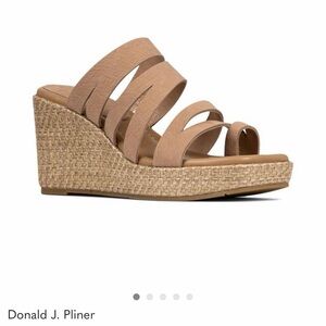 Donald J. Pliner ANAMARI in Sand Wedge Sandals